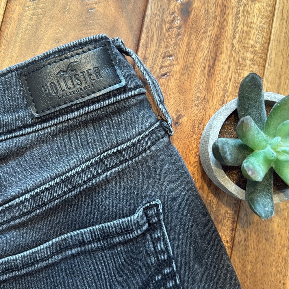 Hollister Black Jean shorts - Picture 4 of 4